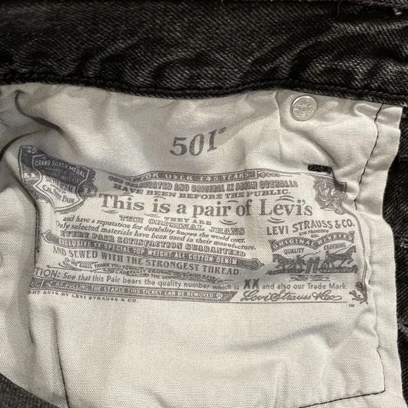 Black denim 501 Levi shorts - Picture 4 of 5